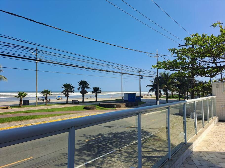 Apto Aconchegante Beira Mar Com Ar No Quarto Solemar エクステリア 写真